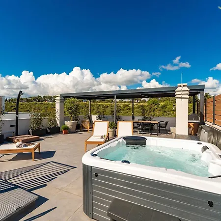 Luxury Rooftop Apartman