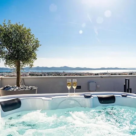 Luxury Rooftop Apartman Zára