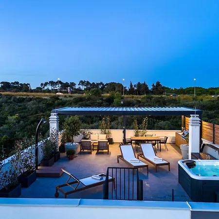 Luxury Rooftop Apartman