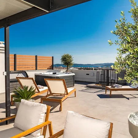 Luxury Rooftop Apartman